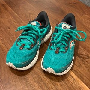 Saucony Women's Triumph 19 Size 6